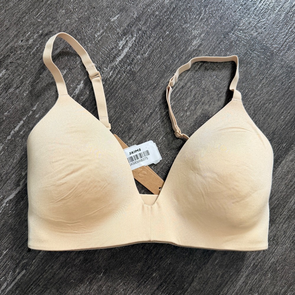 SKIMS Wireless Form T Shirt Bra Sand Beige Lightweight Comfortable Everyday 32C